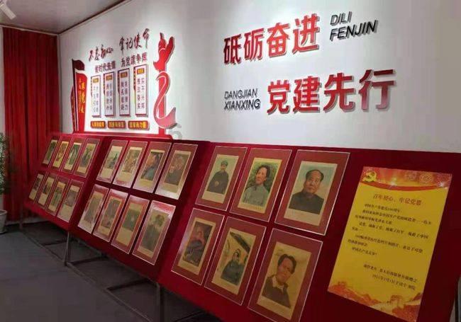 书写春联 致敬老兵