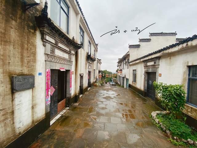 尔滨小哥哥给本地人送冰雕，手心手背都是肉